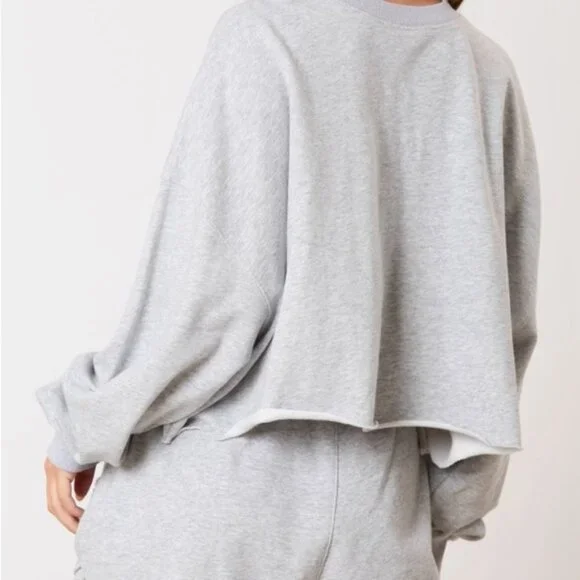 Grey bow oversized top & shorts so cute! Comfy for travel & being touristy